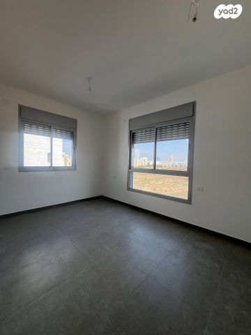 דירה, אורי אלמוג, קרית רבין, חולון