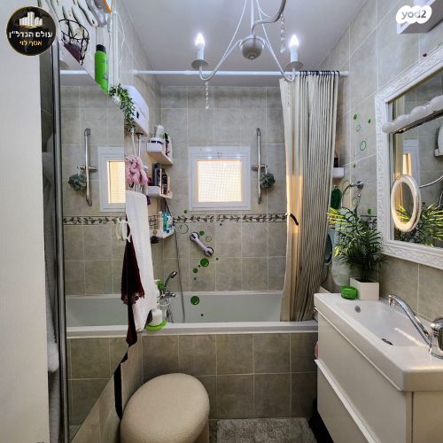 דירה, הרב זרביב, טירת כרמל