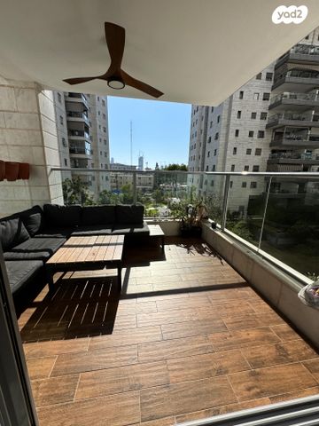 דירה, יעקב פיכמן 23, ח-501, חולון