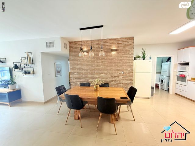 דירה, הפרחים, כפר סבא