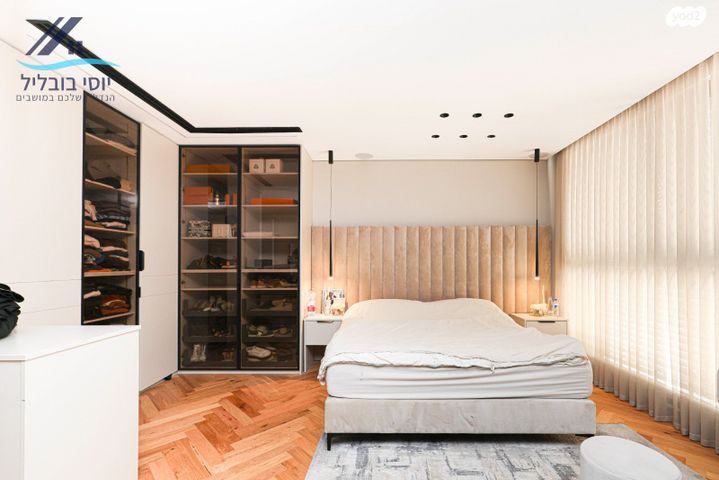 דו משפחתי, קמיל הויסמנס, פרדס הגדוד, נתניה