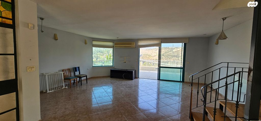 בית פרטי/ קוטג', המתנחלים בהר, רמת מוצא, ירושלים