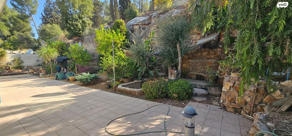 בית פרטי/ קוטג', המתנחלים בהר, רמת מוצא, ירושלים