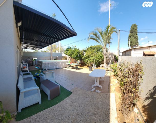 דו משפחתי, יאנוש קורצ'אק 12, שאר העיר, קדימה צורן