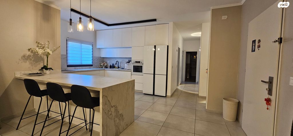 דירת גן, עץ המשאלות, אדמית / יערית, שלומי