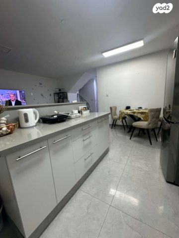 גג/ פנטהאוז, קרן היסוד 30, קרית שרת מערב, חולון