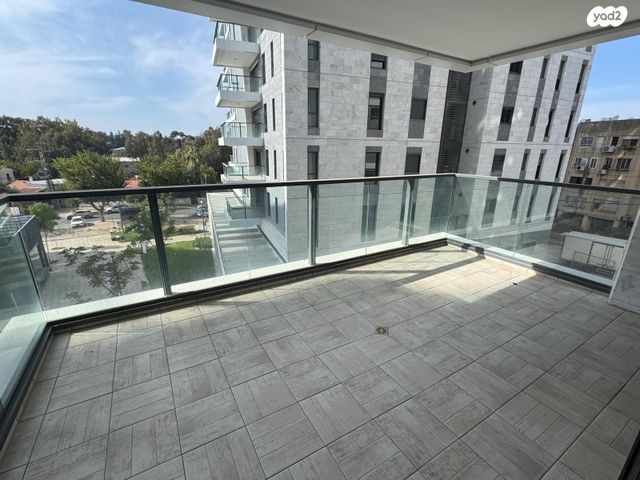 דירה, הר מירון, נווה ישראל, הרצליה