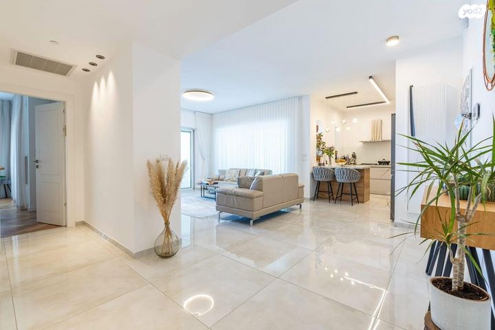 דירה, שדרות רחבעם זאבי 11, גבעת אולגה, חדרה