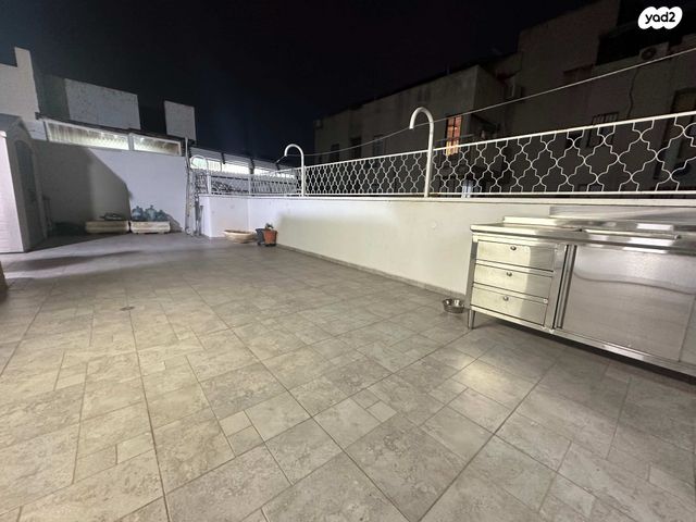 גג/ פנטהאוז, קרן היסוד 30, קרית שרת מערב, חולון