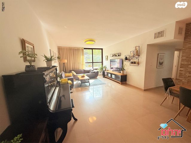 דירה, הפרחים, כפר סבא