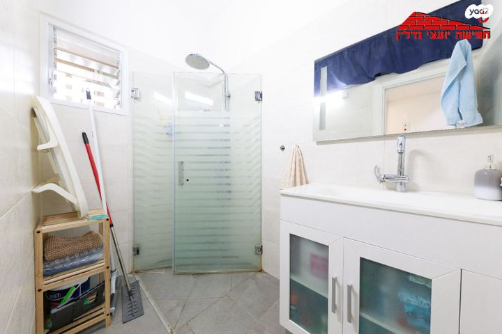 דירה, יהודה לייב פינסקר, רמב"ם, ראשון לציון