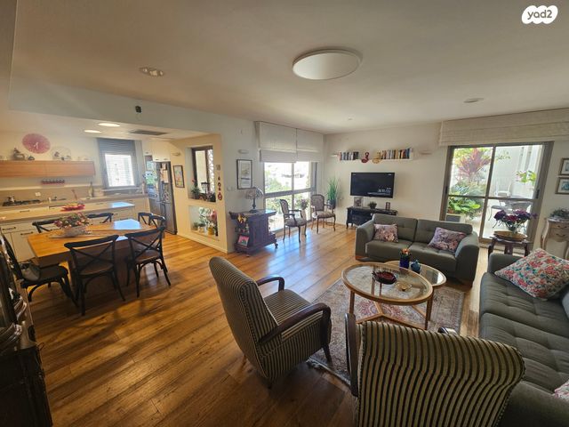 דירה, ברל כצנלסון 4, קרית ספיר, כפר סבא