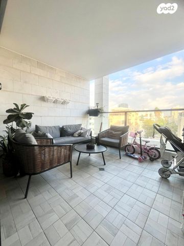 דירה, העצמאות 42, מרכז, הרצליה