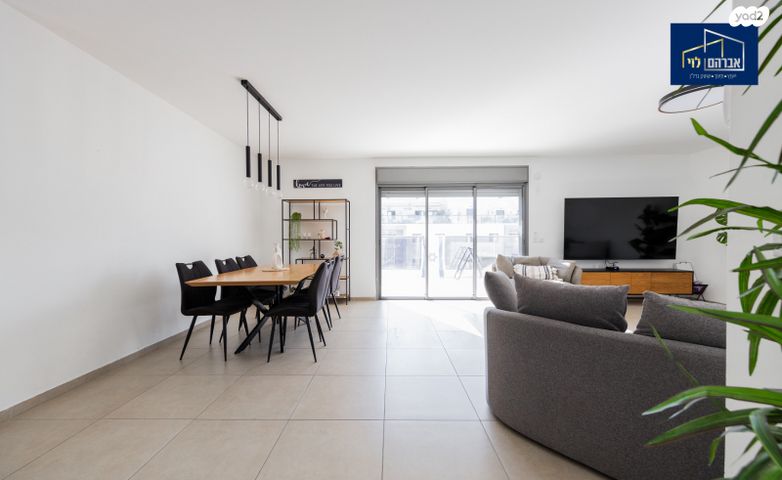 גג/ פנטהאוז, גרטרוד עליון, פסגות אפק, ראש העין