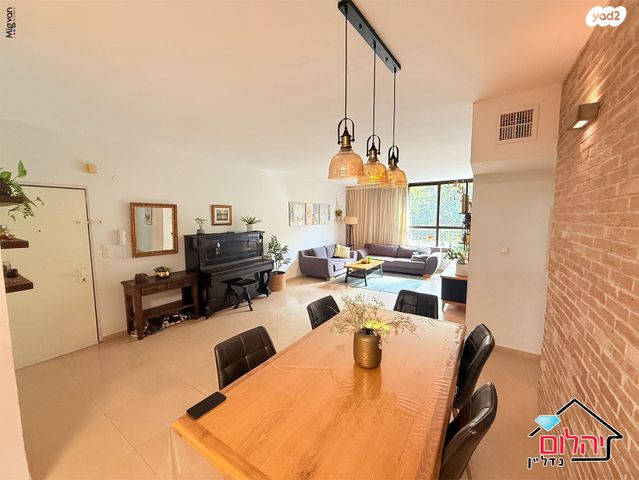 דירה, הפרחים, כפר סבא