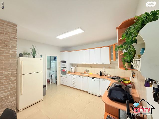 דירה, הפרחים, כפר סבא