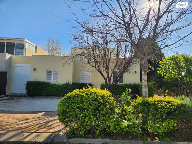 דו משפחתי, להבות חביבה