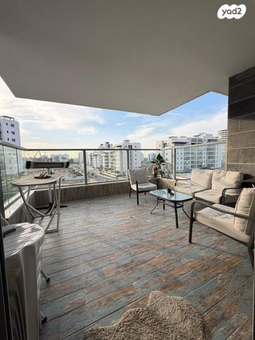 דירה, הצנחנים 5, אריק שרון, נהריה