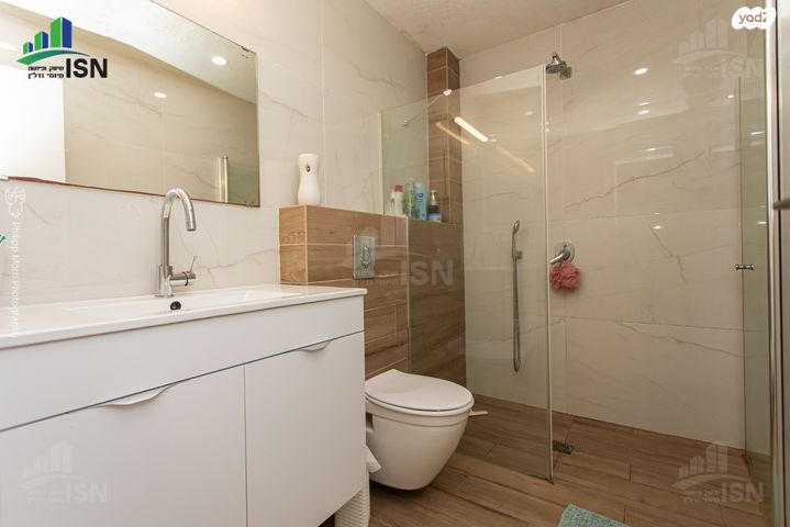 טריפלקס, החרוב, רמת בגין, טירת כרמל