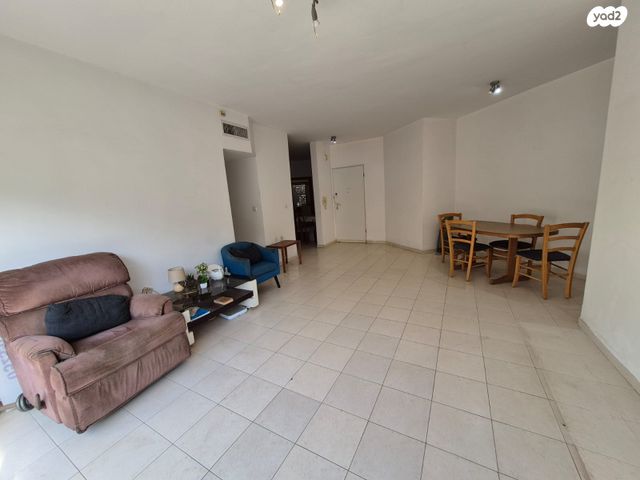 דירה, הגליל, כפר סבא