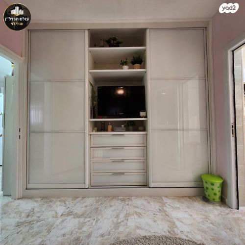 דירה, הרב זרביב, טירת כרמל