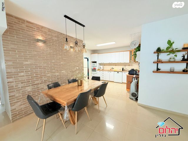 דירה, הפרחים, כפר סבא