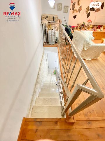 דו משפחתי, חיים לסקוב, יגאל אלון, קרית מלאכי