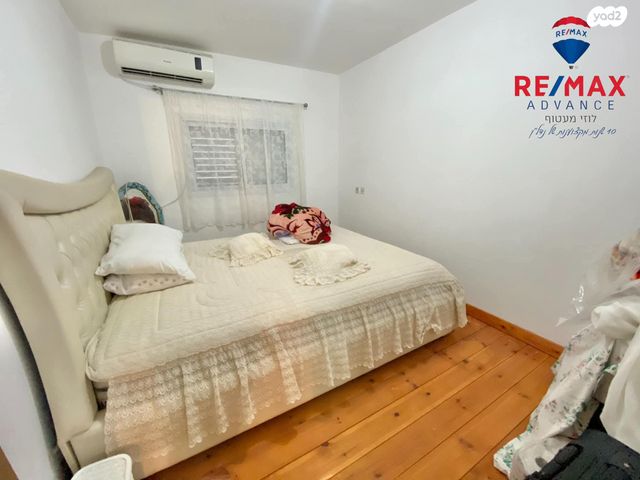 דו משפחתי, חיים לסקוב, יגאל אלון, קרית מלאכי