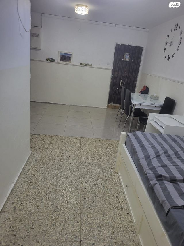 דירה, הרב יצחק אורנשטיין, מחנה יהודה - לב העיר, ירושלים