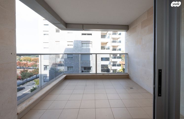 דירה, שמעון ויזנטל, הרצליה