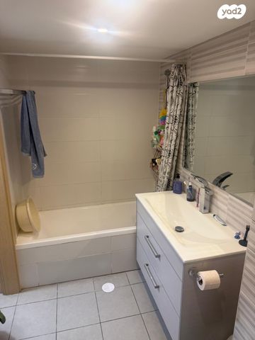 גג/ פנטהאוז, רחובות