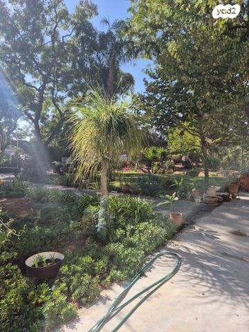 משק עזר, נווה מבטח