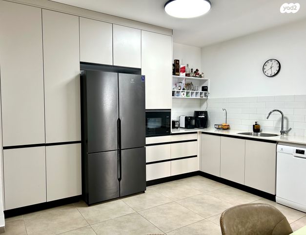 דירה, רמת נבון . הר כרמי, כרמיאל