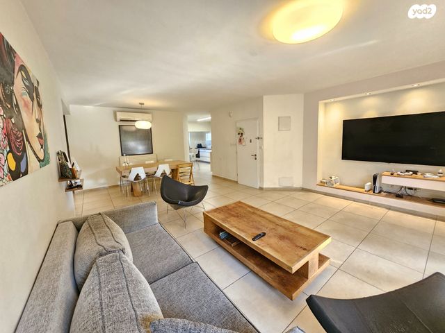 דירת גן, העמק, צור הדסה