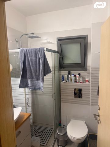 גג/ פנטהאוז, רחובות