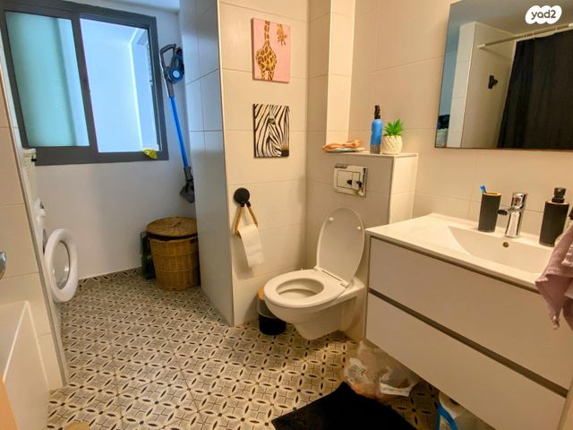 דירת גן, נרקיס, הפרחים, חריש