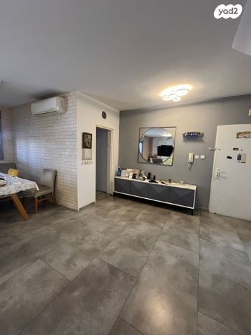 גג/ פנטהאוז, האלמוג, נופי סלע, מעלה אדומים