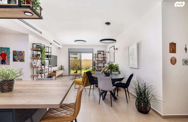 דירת גן, אהוד מנור, נאות אפק, אפקה, קרית ביאליק