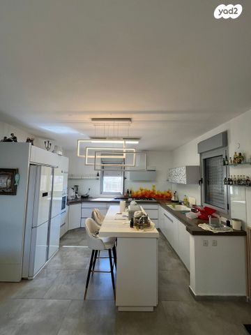 גג/ פנטהאוז, האלמוג, נופי סלע, מעלה אדומים