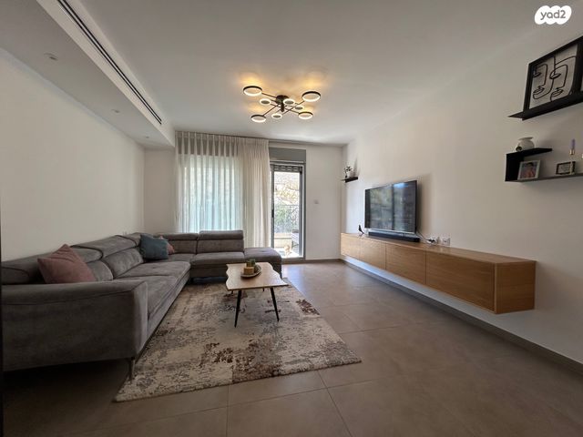 דירה, רמת נבון . הר כרמי, כרמיאל