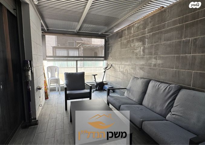 טריפלקס, לאה אמנו, לוד