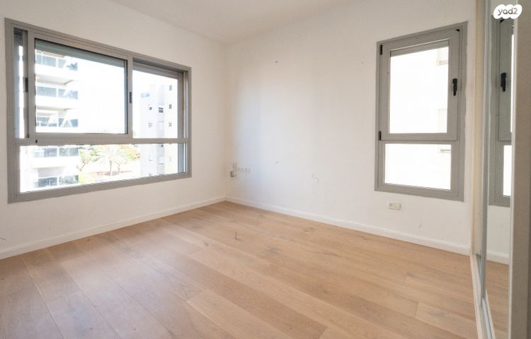 דירה, שמעון ויזנטל, הרצליה