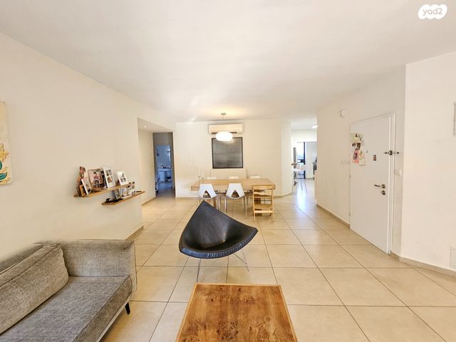 דירת גן, העמק, צור הדסה