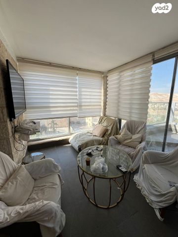 גג/ פנטהאוז, האלמוג, נופי סלע, מעלה אדומים