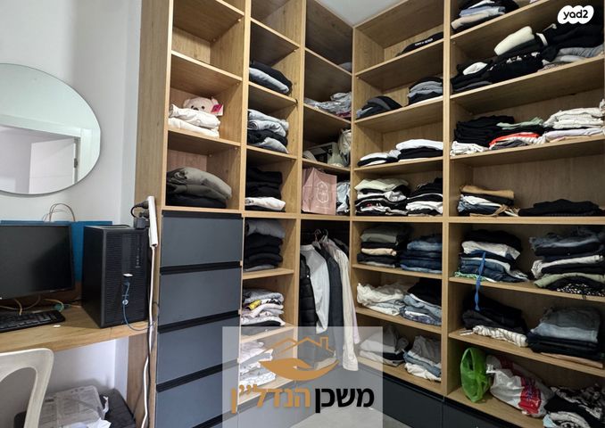 טריפלקס, לאה אמנו, לוד