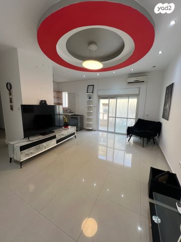 דירה, שרה, שער פלמר, תחנת רכבת השמונה, חיפה