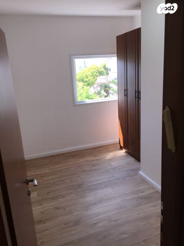 דירה, לח"י 42, הפרפר, קרית ביאליק