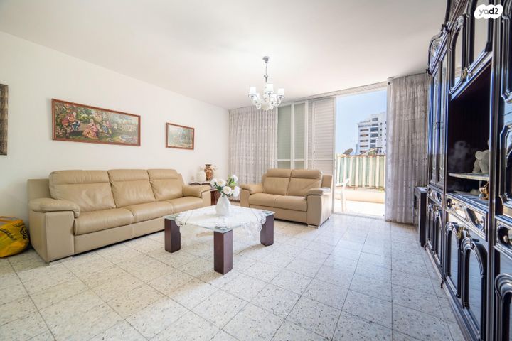 דירה, ארתור רופין, פתח תקווה