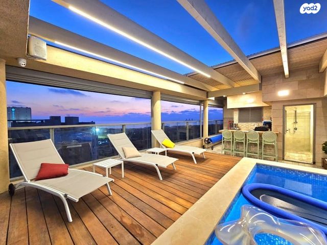 גג/ פנטהאוז, שדרות מנחם בגין, גבעת אולגה, חדרה