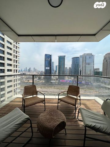 דירה, ניסים אלוני, צמרות איילון, פארק צמרת, תל אביב יפו